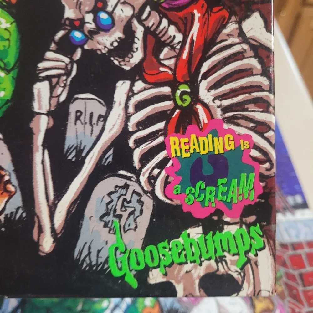 VTG 1996 Goosebumps Glow In The Dark 200 Piece Jigsaw Puzzle Complete